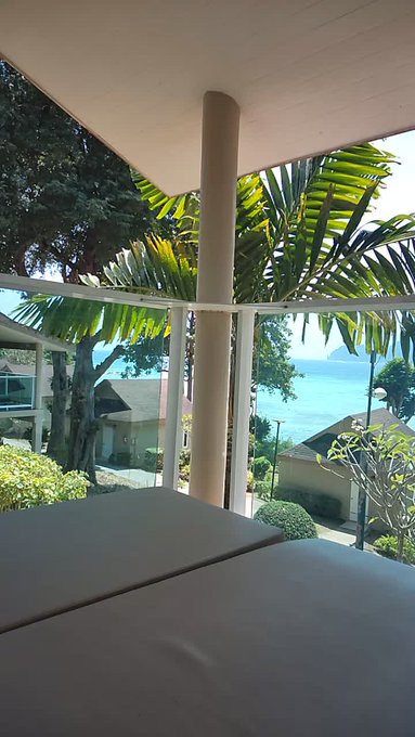 Veronica Weston is live now! https://t.co/zpIEIEzCrS https://t.co/vh3shQVAIe