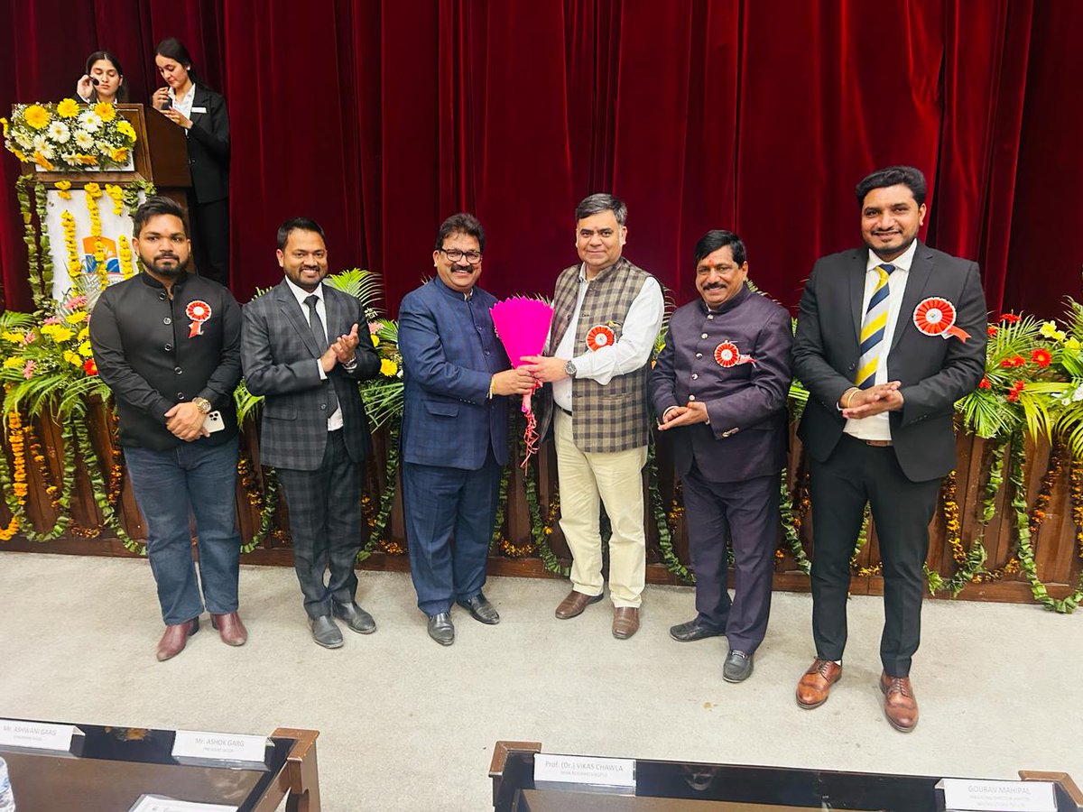 svietofficial's tweet image. A Heartfelt Gratitude to Mr. Vikas Chawla, Dean Academics at IKGPtU, for his invaluable presence at Techathon 2.0, inspiring all with his insights. His contribution enriched the event and elevated the experience for all participants.
#Techathon2.0 #TechUnity #InnovationHub
