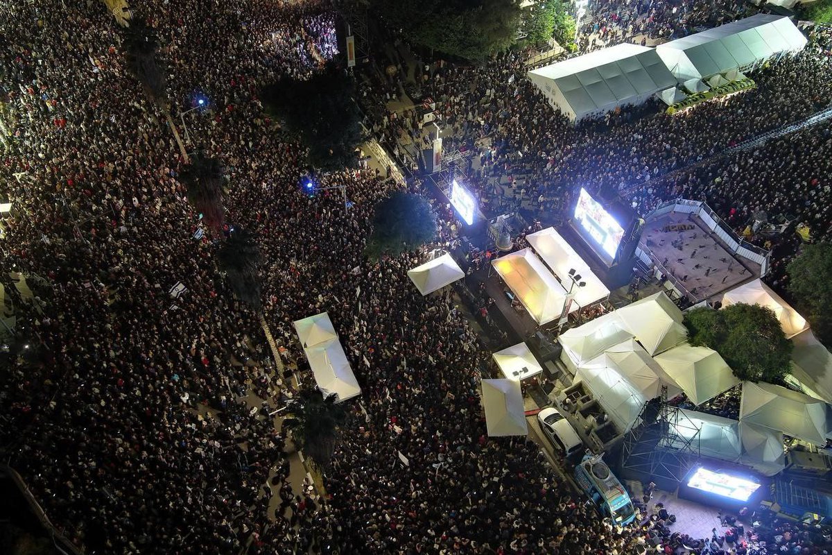 🚨🇮🇱 MASSIVE PROTEST in Tel Aviv against Netanyahu.