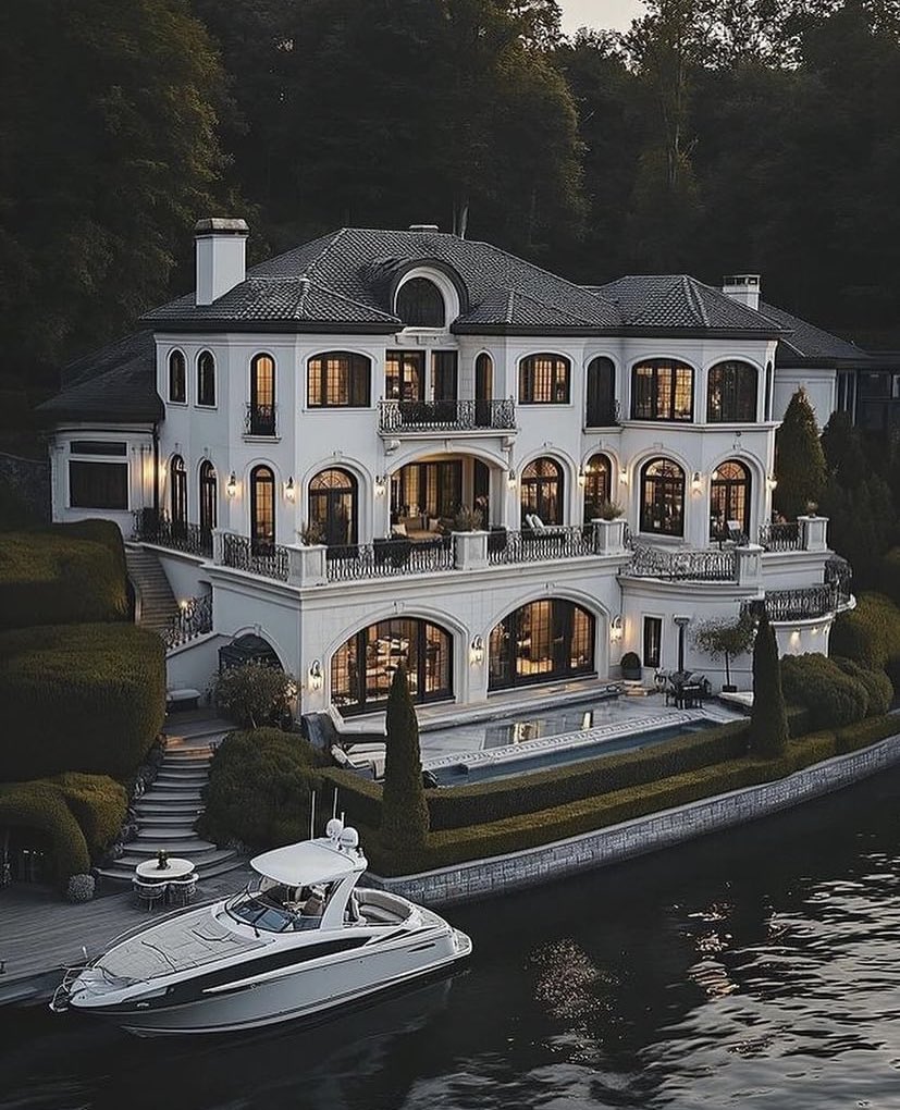 ArchiDigest's tweet photo. Lakeside Villa, Italy. https://t.co/tmvMsylAgP