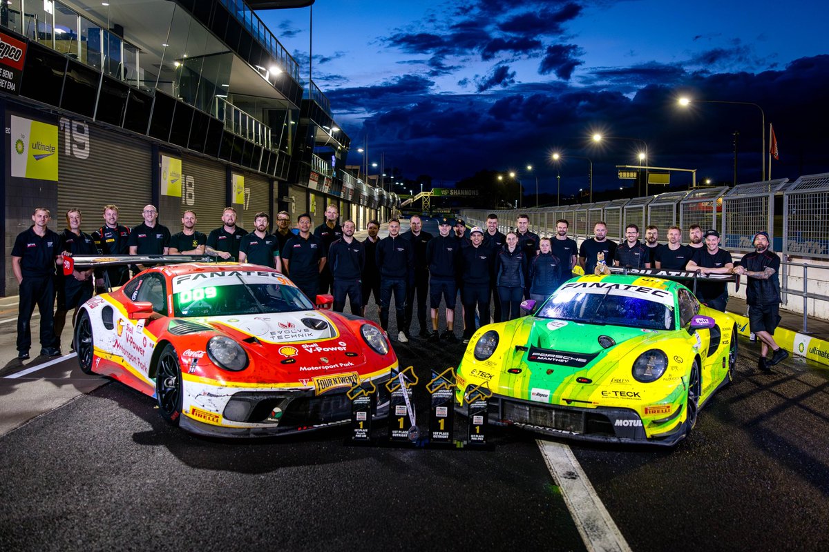 T E A M 🤝🏼 @emamotorsportau / @manthey_racing Double Class Victory’s! #TeamPorsche