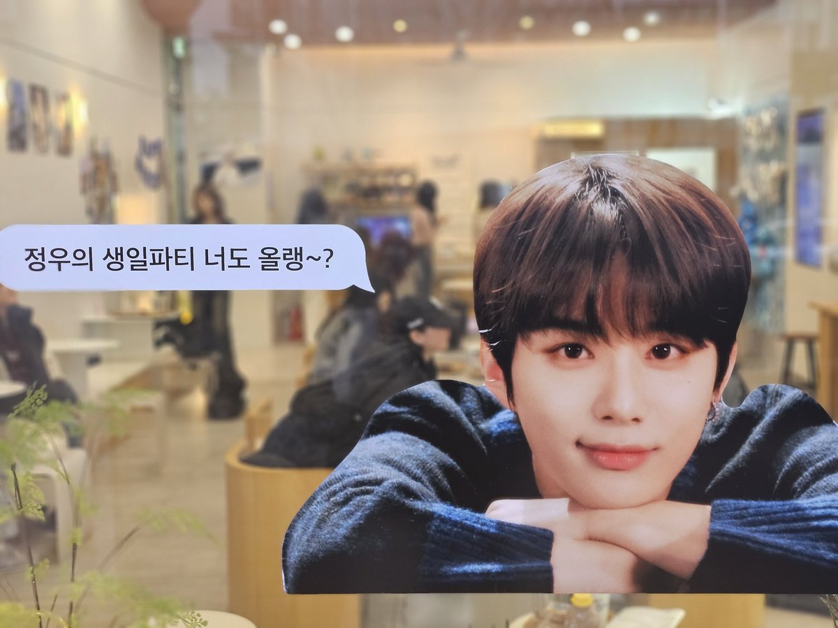 첫번째론 간 정우 생일 카페는 아이오쓰리! 제일 가고싶었던 카페라서 부랴부랴 오픈시간에 맞춰서 갔습니다♡ 카페도 너무 이쁜데, 특전까지 짱짱 이뻤습니다! 준비하시느라 고생많으셨습니다. 감사합니다^-^/
#정우랑_캔디_모으는_날
#The_puppers_name_is_candy