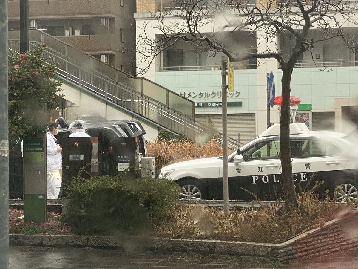 DeboowdoraM's tweet photo. 桜通り泉２丁目交差点で事故処理中〜 https://t.co/wjdkDbs1oz