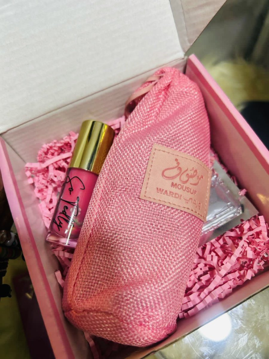 Best friends that gift each other any time are goals🩷🫶🏽

We delivered this package to Kotido to Jayla’s best friend 💞

Package includes,
SoTedly lipgloss (made by us)
Lip mask (freebie)
Mousuf perfume
Dove scrub

For inquiries and deliveries,reach us on 0706831273/0778069845