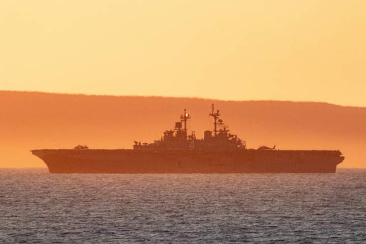 Wasp-class amphibious assault ship USS BOXER LHD 4 transits the Pacific Ocean. MC2 Class Evan Diaz