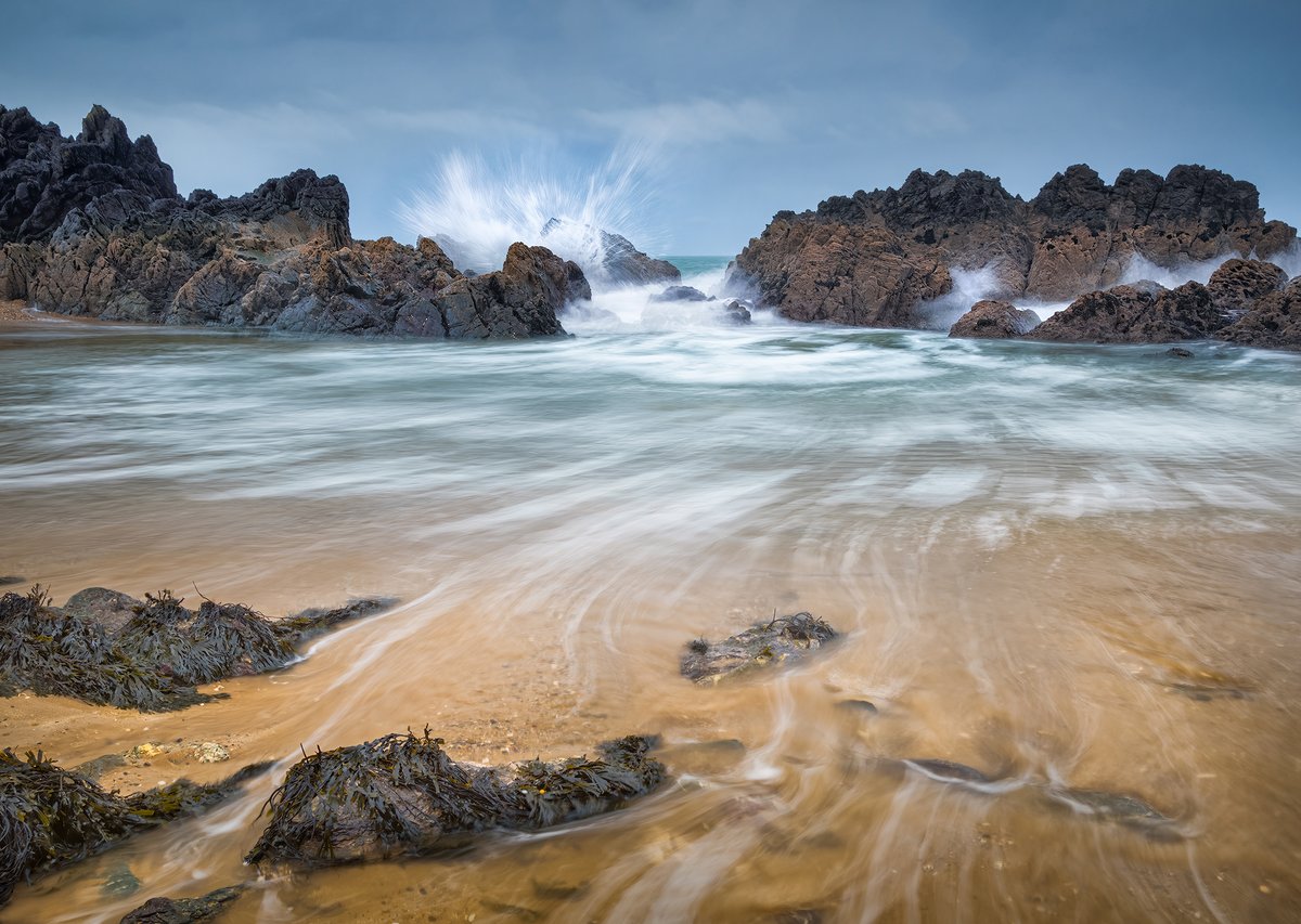 In this photography video I end up talking about tripods, although that wasn't at all what I set out to do! I'm in the pine forest at Newborough, Anglesey, walking Winnie the Pooch and heading down to the coast at Llanddwyn Island for a seascape: youtu.be/BLKHO6USkWw 😊👍