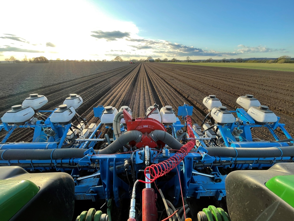certis_belchim's tweet photo. A great photo showing Nemguard DE being placed in the seed furrow. This kind of targeted application delivers protection exactly where it's required!

For more information on Nemguard DE, please visit our website at https://t.co/B0UVmBRCqV 

#Carrots #parsnips #farming https://t.co/hGpAMnOPkK