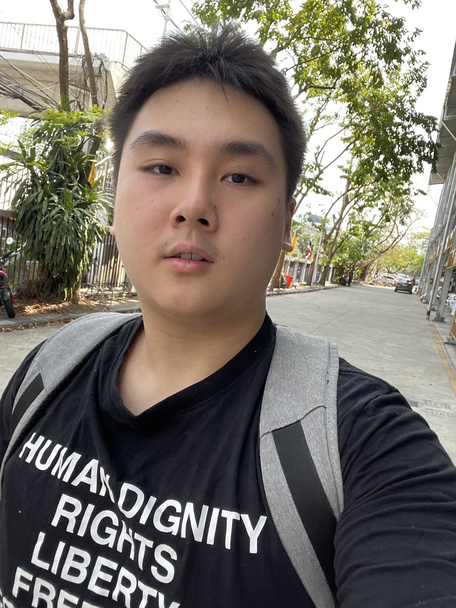 big_kiattichai's tweet photo. วันนี้มานัดตรวจพบายนหลักฐานคดี 6 ตุลาที่ศาลอาญาครับ 

พูดเรื่องปวศ.ก็โดน 112 ได้ 😢 https://t.co/tX2cFxp458