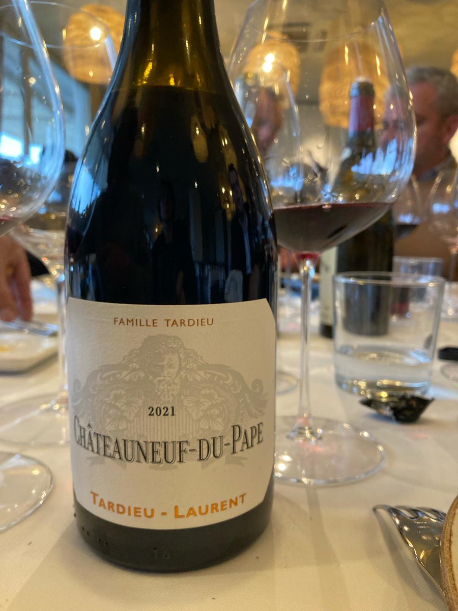Alguns dels vins del Rhône que més em van agradar al dinar de la darrera convenció de Vila Viniteca al Restaurant Barceloneta 🔝🔝
🟡 GEORGES VERNAY
🔴 PAUL JABOULET AÎNÉ
🔴 CLOS DES PAPES
🔴 TARDIEU-LAURENT