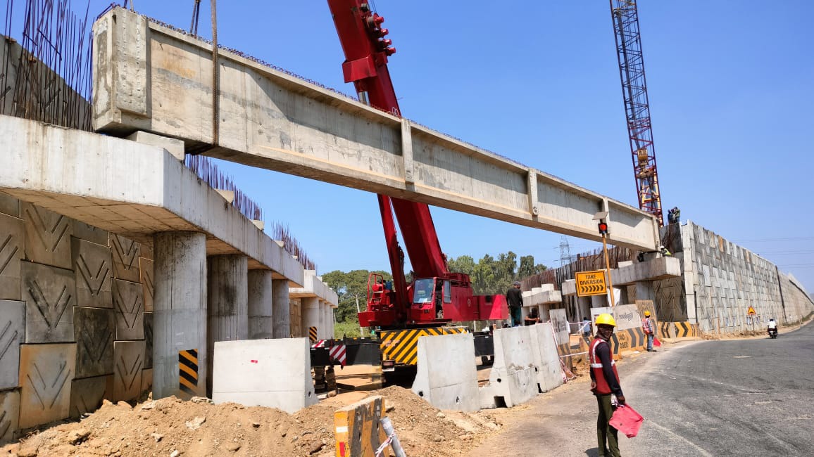 #MEIL teams launch a girder for a vehicular underpass at the #Renigunta-#Naidupeta Road Project initiated by #NHAI under the #BharatmalaPariyojana in Andhra Pradesh.
#RoadProject