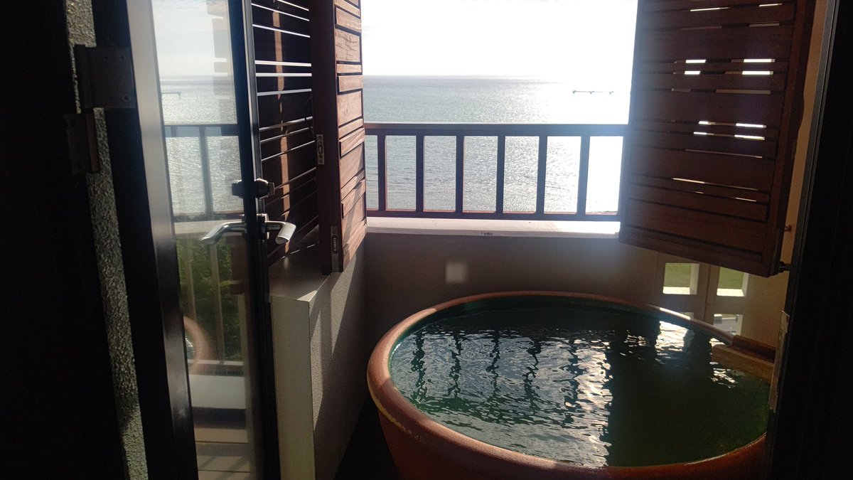 yoshitake114's tweet image. 海を眺めながらの温泉は最高
＃沖縄p活 #P活沖縄 ＃p活那覇 ＃那覇p活