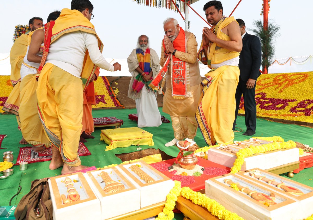 श्री कल्कि धाम मंदिर के शिलान्यास में उपस्थिति का गौरव प्राप्त हुआ। मैं आध्यात्मिक उत्थान और सामुदायिक सेवा की दिशा में आचार्य प्रमोद कृष्णम जी के प्रयासों की सराहना करता हूं। <a href="/AcharyaPramodk/">Acharya Pramod</a>