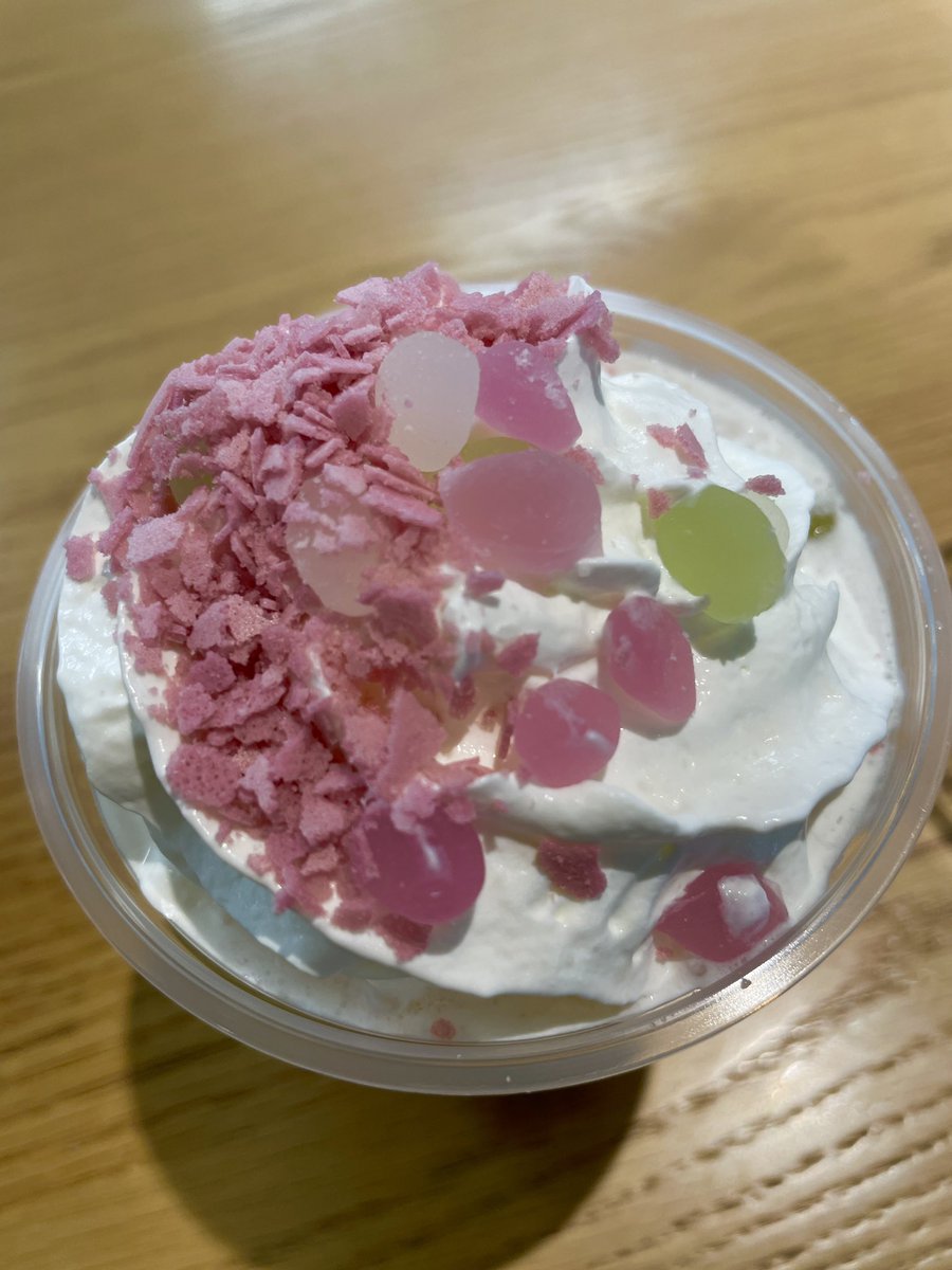 Sakura Frappucino at Starbucks Japan. It has mochi bits on top. 日本に帰る度に楽しめるスタバの旬のドリンク。今回は桜🌸
