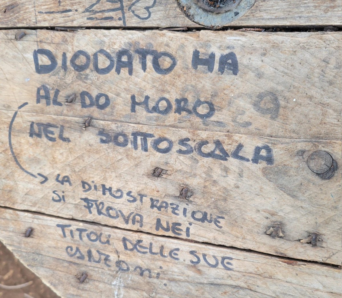 Tzvip1's tweet photo. Il rapimento Sanremese citato nel parchetto della mia Università 😂 https://t.co/Yo5vQRBGw4