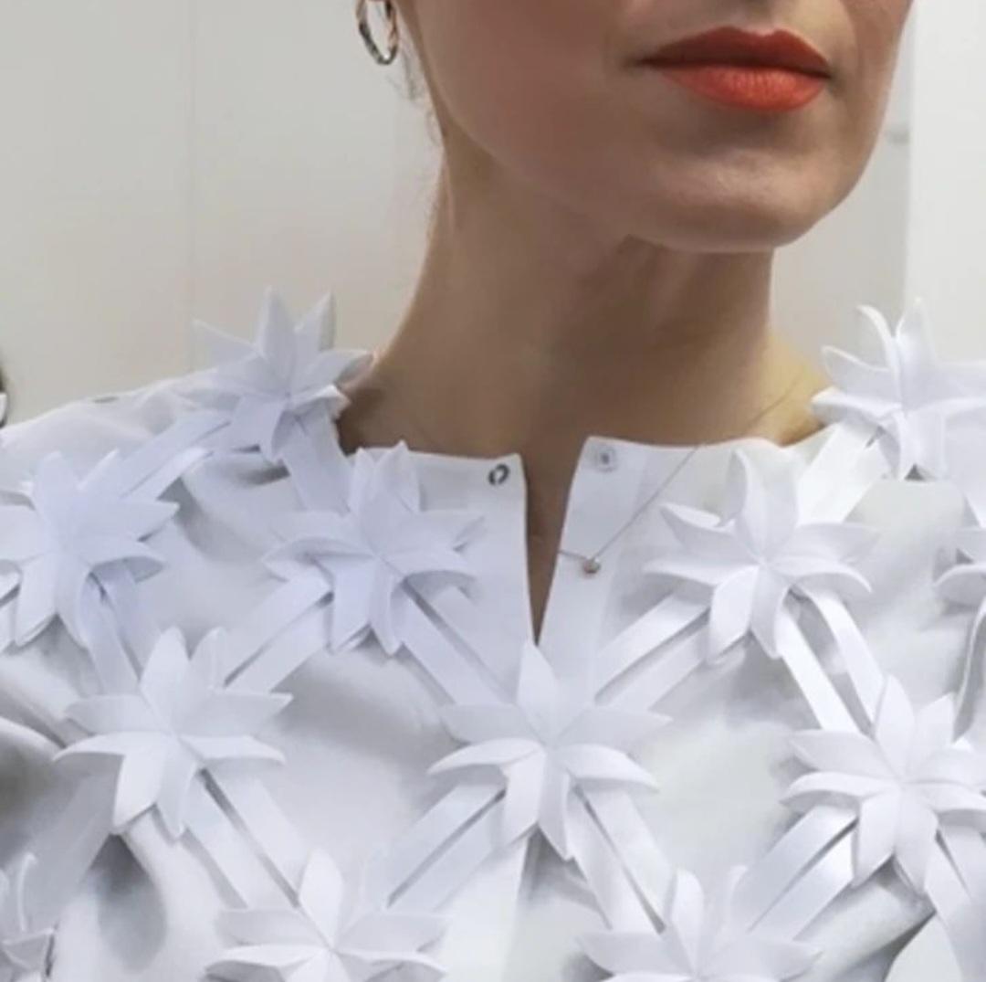 CIFDtweets's tweet photo. Close Up Details from @helenhayesclot1 #irishfashion #occasionwear #shirt #blouse #white #whiteshirt #detail #handstitched #ribbon #handpleated #bespoke #slowfashion #IrishFashionArt #helenhayes #irishdesign #CIFD https://t.co/OlBQ5H4Y9j