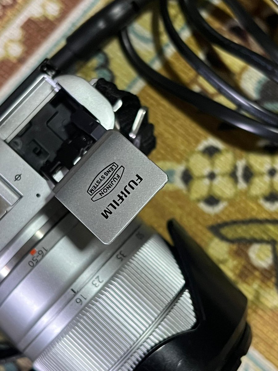 theiceraf's tweet photo. Jualan duit kawin!

Camera mirrorless FUJIFILM X-A2 tahun 2015 untuk dilepaskan. Screen camera ada diffect tapi tak jejaskan gambar.

Harga Rm950

Berminat ? Boleh tekan link ws dibawah
https://t.co/0oAWFPGmJ5 https://t.co/gSWlJLw9OL