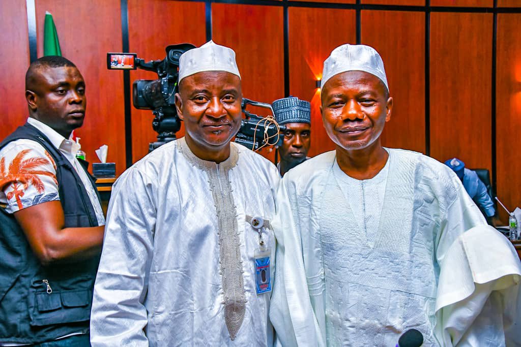Gideech's tweet photo. The commissioner Homeland Security Niger State, Hon. Bello Abdullahi Muhammad at the swearing in of newly appointed permanent secretaries at state excutive Council meeting earlier today at the council chamber chaired by Farmer Gov. Umar Mohammed Bago. https://t.co/mm1oTkuRGp