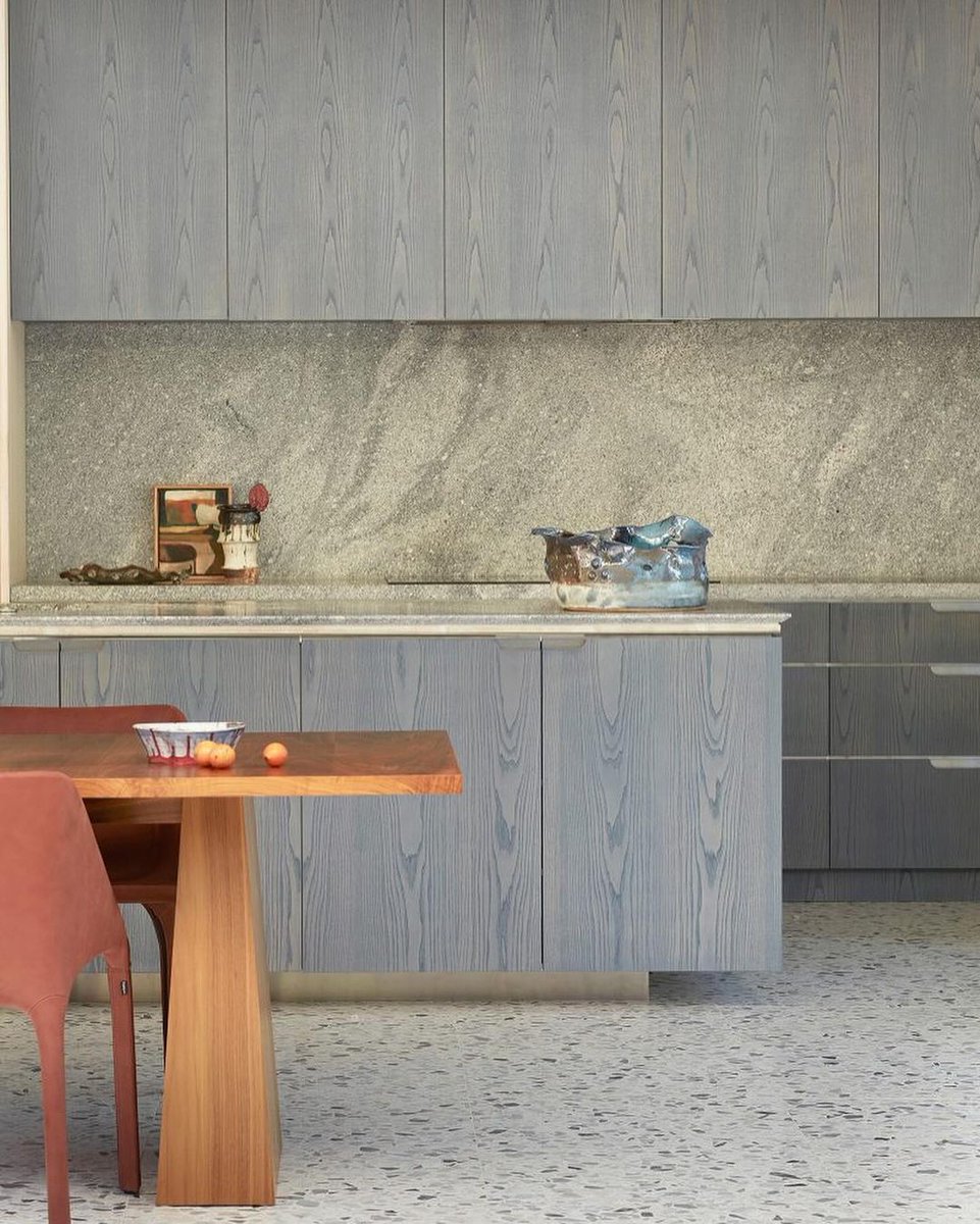 kmpfurniture's tweet photo. with the calming exterior crafted by @luigirosselliarchitects .

#sculpturalfurniture #organicinteriors #warmcolors #moderndesign #quietluxury #contemporaryfurniture #lovedesign #interiordesigninspo #modernarchitecture #miamiinteriordesign #coralgablesliving https://t.co/63eNYRiuwo