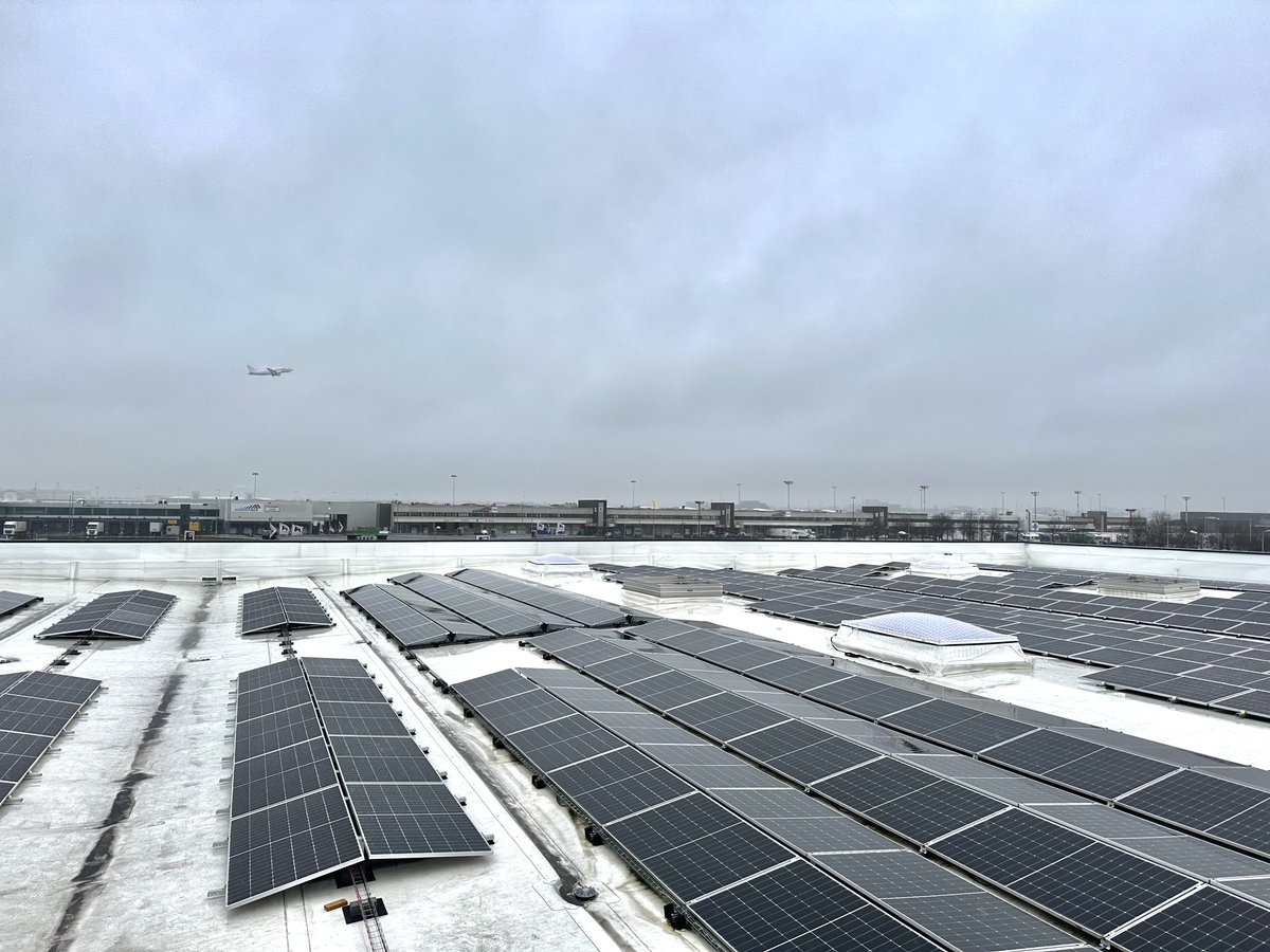 BrusselsAirport's tweet photo. By the end of May, we are adding 65 000 m² of solar panels in our cargo zone!🌞We will double our own solar energy supply & provide locally generated #green power to our #brucargo partners. Together towards lower emissions! Read more via: https://t.co/xpvmQWqJkd https://t.co/bn8CC54ixO