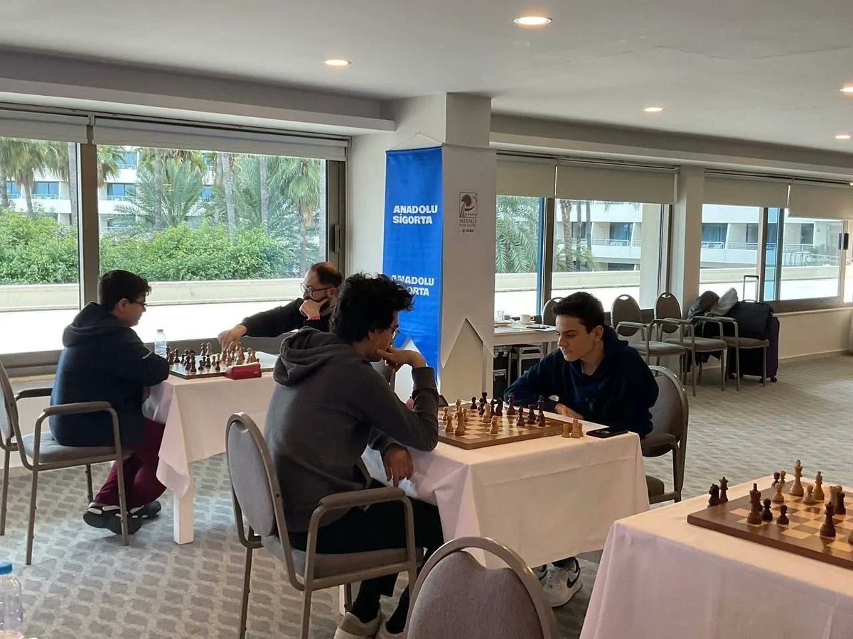 Milli Sporcularımızın Hazırlık Kampı Sona Erdi ✅

▪️Gençlik ve Spor Bakanlığımız ve ana sponsorumuz Türkiye İş Bankası’nın desteğiyle, Milli Sporcularımızın 10-23 Eylül 2024 tarihleri arasında Macaristan’ın başkenti Budapeşte’de düzenlenecek 45. Dünya Satranç Olimpiyatı’na