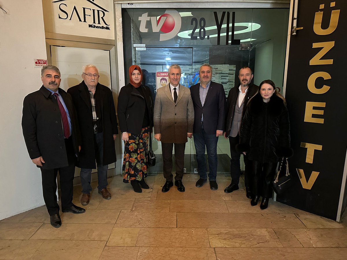 İlimiz basınının köklü kuruluşlarından Düzce TV’yi ziyaret ettik. Düzce’nin sorunları ve çözümü konusuna ilişkin yaptığımız istişare için Düzce TV Yönetim Kurulu Başkanı Sayın Timur Erdem’e ve kuruluşumuzun kıymetli çalışanlarına nazik misafirperverlikleri için teşekkür ederim.