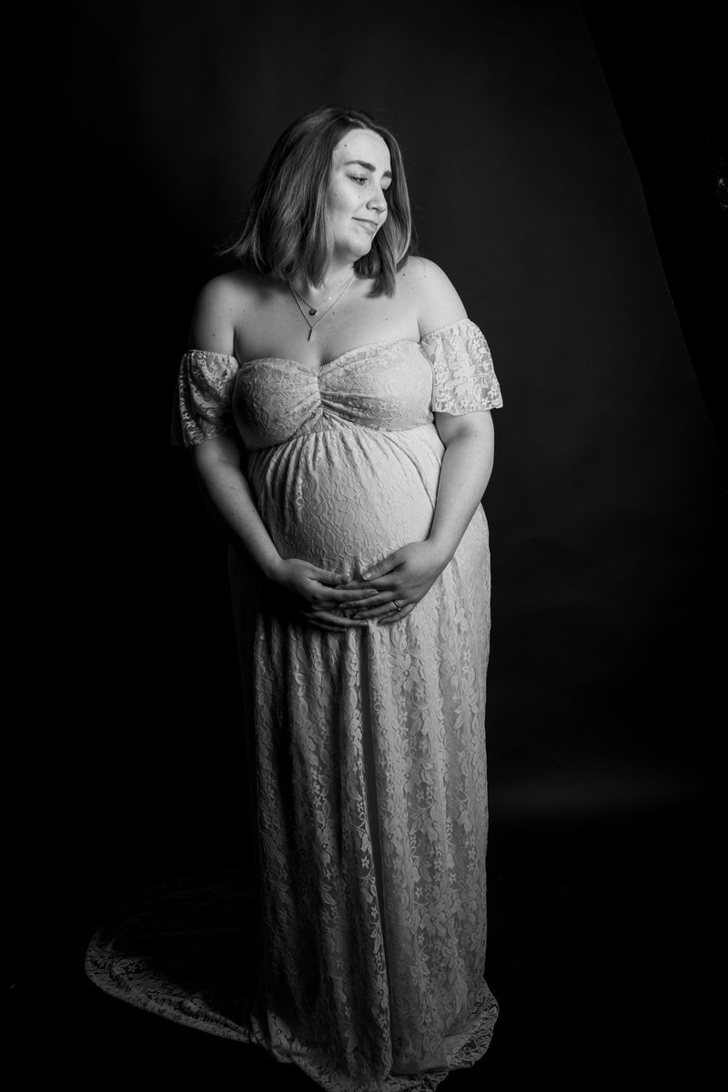 Soms fotografeer ik niet alleen vogels en landschappen maar ook mijn lieve schoondochter die nu 33 weken zwanger is.
#zwangerschapshoot
#babybuik
#studiofotografie
