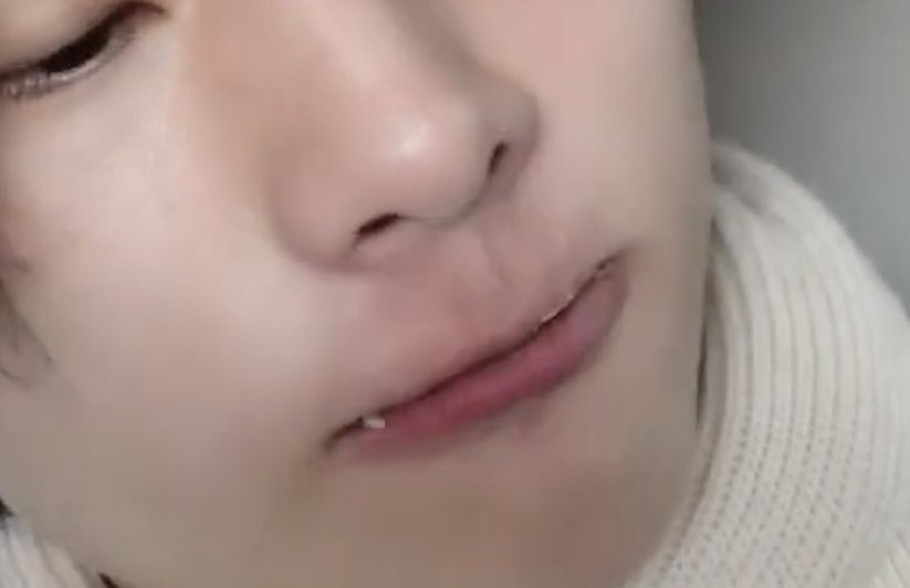자연산명란젓입술의신비

 ⠀⠀⠀⠀⬇️이 입술이  ⠀⠀⠀⠀⠀⠀    ⬇️여기까지 
 ⠀⠀⠀⠀⠀⠀⠀⠀⠀⠀⠀⠀⠀⠀⠀⠀                  압축됨