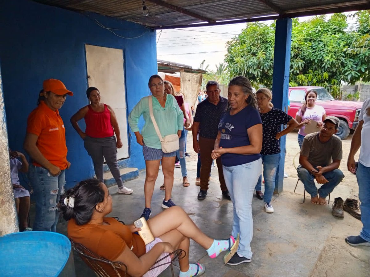 #07F | El equipo de VP Miranda se hizo presente en el recorrido del sector Santo Tomás junto al equipo de VENTE Vzla y los aliados de GANA con Vzla. #600KPorVzla con @MariaCorinaYA @VoluntadPopular