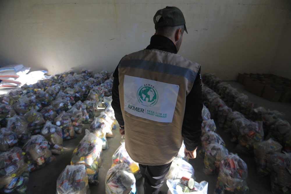 akmermesaj's tweet photo. Kuşatma ve bombalar altındaki Gazze'de gıda yardımlarımız çadırlarda yaşayan kardeşlerimize ulaştırıldı.

Allah kabul etsin...

#akmer #gaza #gazze #gaza_under_attack #gazagenocide2023 #rafahopenborder https://t.co/AS05j1U1y1