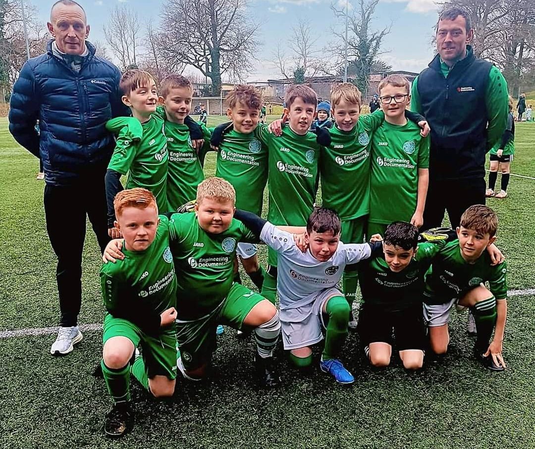 A Huge Thank You to David Mullen, Engineering Documentation who sponsored a new home/away kit for our U10/11 teams. Pictured David Mullen & Alan Maye (ED) & team managers Christopher Markham (ED) & Enda McLoughlin. Our U11's are off to a great '24 start winning 2 out of 2 games!