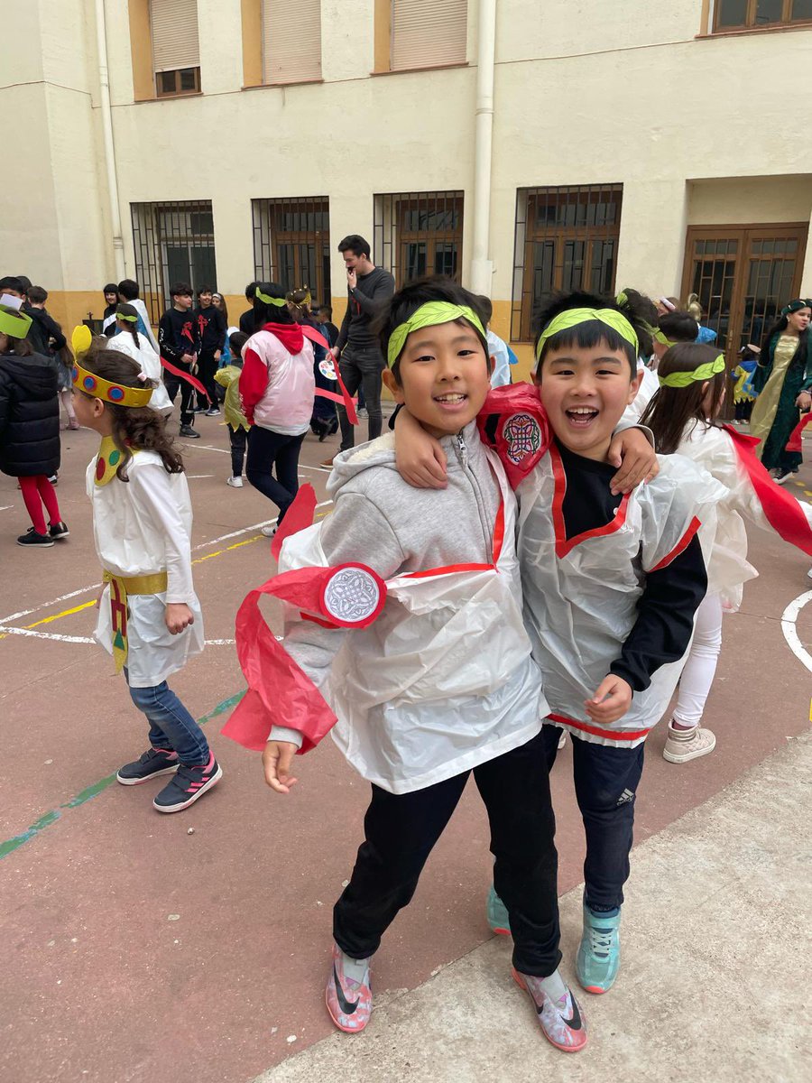 WakatakeGroupJP's tweet image. 全力でで楽しむことが大事！😊

スペインではカーニバルを通してそれぞれの地域の文化的背景を今でも引き継いでいます🎡@cdnumancia アカデミーでプレーする @wakatakegroup 選手たちも参加してきました！🥳

#immersionprograms 
#Numantinos 
#ヌマンシア
#VamosWakatake