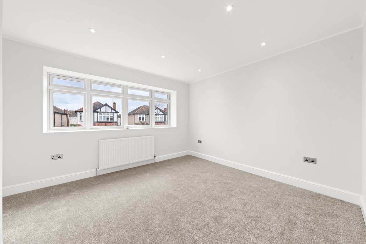 NichollsRes's tweet photo. New sales listing - two bedroom detached house 

📍 Meadow Way, Chessington
💷 £475,000
📞 020 8391 1110

Please contact us today to book a viewing. More information available on our website. https://t.co/XpeDvJIYm1 https://t.co/B4luGEVBdT