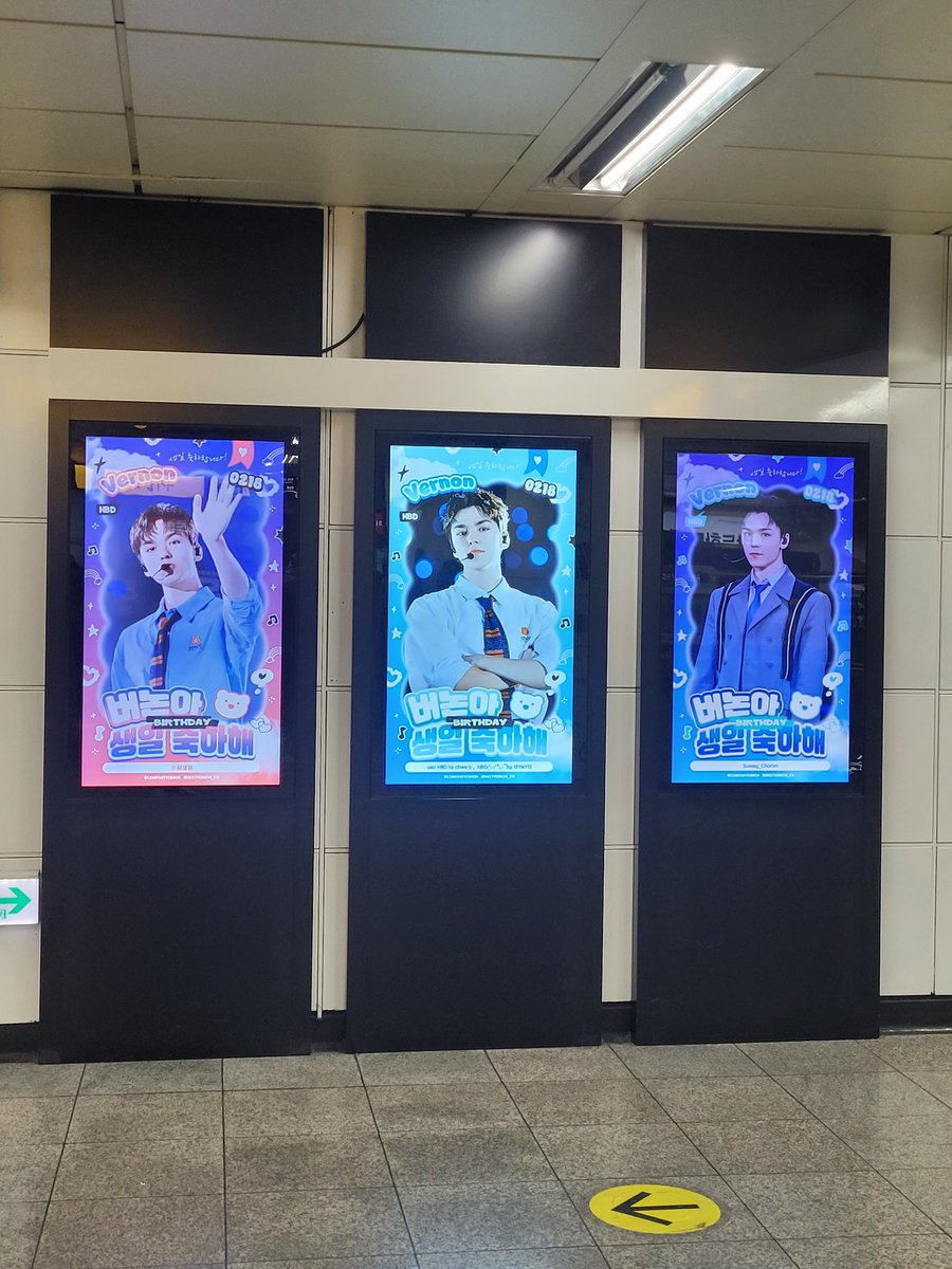 📍홍대입구역 생일광고

<a href="/companyvernon/">CompanyVernon</a> 에서 준비해 주신 생일 광고들 둘러보고 왔습니다! 유동인구가 정말 많은 곳에 광고를 배치해 주셔서 지나다니는 분들이 버논이 생일이구나~ 얘기하는 소리를 들으며 마음이 따뜻해졌어요 😍