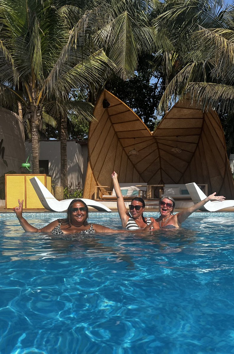 First day back at work after a whole month in Goa! <a href="/NicolaOdom01/">Nicola Odom</a> and <a href="/allitrips/">allison tripney</a> joined me for my last week…so lovely to see them in my happy place ☺️☀️
Feeling refreshed and motivated…and of course donning a fabulous tan!

Now back to it 💪🏽

#Backtowork #Travel #Goa #India