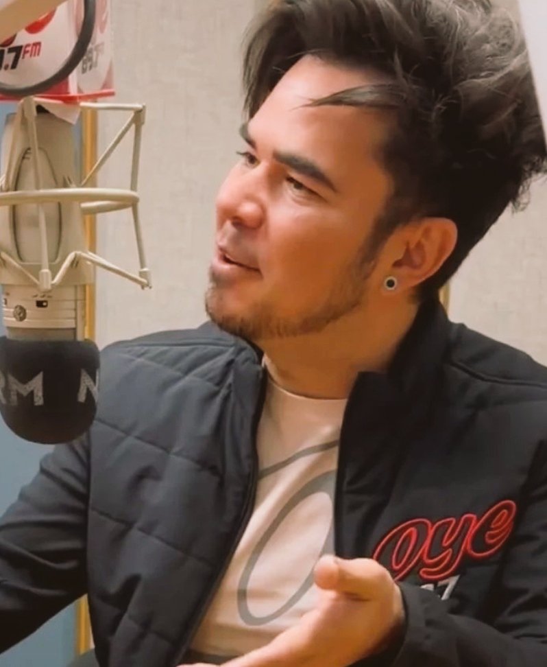 tiaraverde's tweet photo. Ya empezó "EL DEBRAYE" con @PonchoYezka y @ERIFERCA en @oye897
Hashtag del día: #SeMeDa
Entra en: https://t.co/OMCePRoCmc 🎙️🇲🇽 https://t.co/7HokjI5UMW