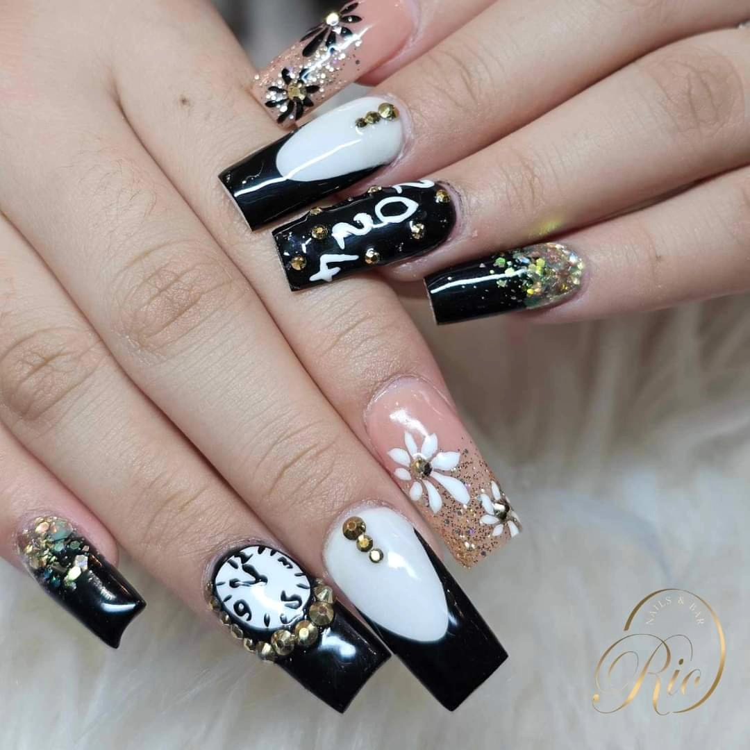 SouthsideSATX's tweet image. #ManicureMonday: The nail experts at Rio Nails &amp;amp; Bar can turn your nail game up a notch! From classy to sassy, they've got designs that match every mood. 

Call 210-870-5888 or visit book.atsoft.com/Book/31 to book an appointment. 📍 2318 SE Military Dr #105, San Antonio, TX