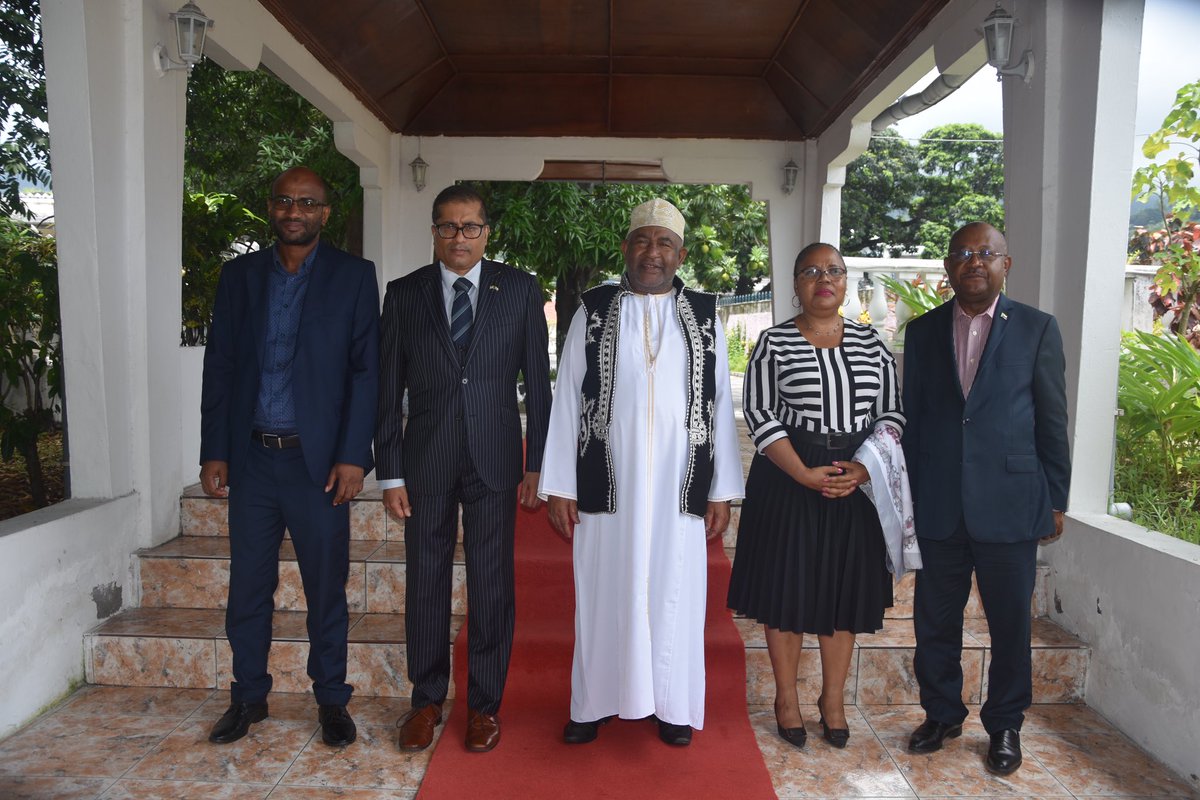 SAEmbComoros's tweet photo. Today accompanied by the 3rd Secretary: Administration I had a wonderful meeting with HE President Azali Assoumani to inform him of my end of tour of duty to the Comoros 🇰🇲 on 31 March 2024. We took stock of where our relations have come in the last four years https://t.co/g2Lqz85lHq