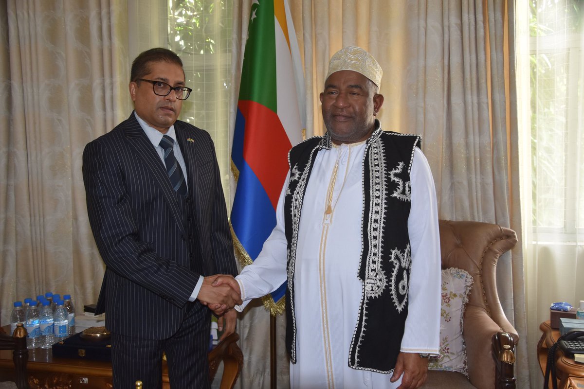 SAEmbComoros's tweet photo. Today accompanied by the 3rd Secretary: Administration I had a wonderful meeting with HE President Azali Assoumani to inform him of my end of tour of duty to the Comoros 🇰🇲 on 31 March 2024. We took stock of where our relations have come in the last four years https://t.co/g2Lqz85lHq