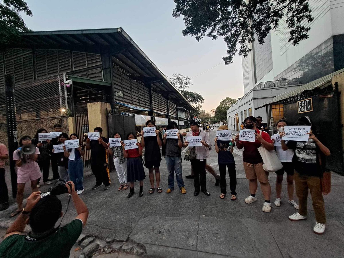 LFSUST's tweet photo. Stand with TomasinoWeb! 🎤📣
Daang Tomasino ang lumahok sa candle-lighting protest upang makiisa sa panawagan laban sa paulit-ulit na pagpatay sa liwanag ng demokrasya at kalayaang pang-akademiko sa loob ng pamantasan.
#StandWithTomWeb
#DefendAcademicFreedom
#LetUSTOrgsLive https://t.co/WqSTheNcsP