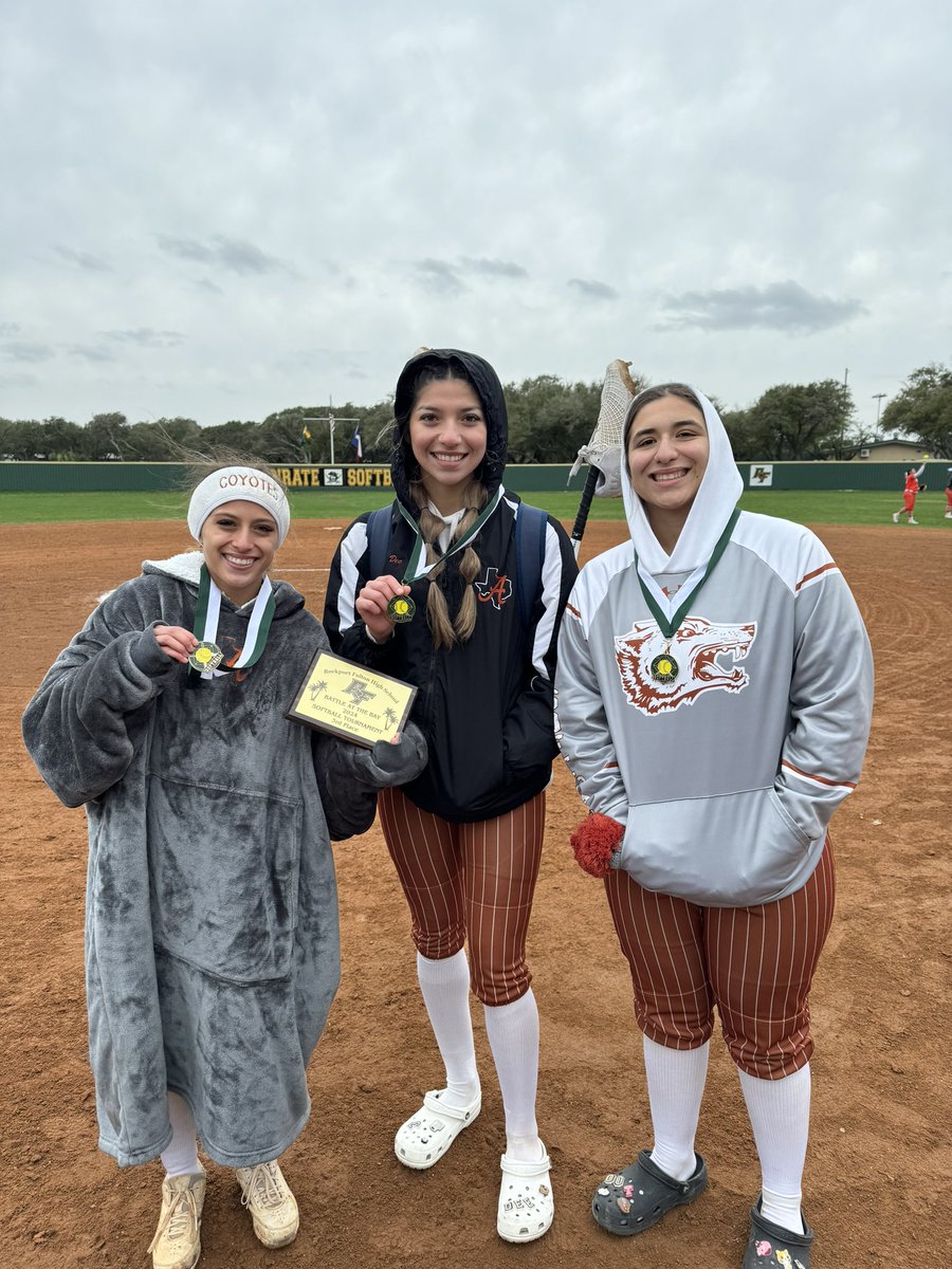 Lady Coyotes take 3rd place at the Rockport Fulton Battle at the Bay Tournament 🥎 All tourney: Brooke Castillo, DeeAndra Maldonado, &amp; Cristela Trevino 🏅 Congratulations to all Lady Coyotes on a job well done! 🧡
<a href="/AliceAthletics1/">@AliceAthletics</a> <a href="/petethesportsg1/">Pete Garcia</a> <a href="/radiopeter/">PETE VASQUEZ</a>