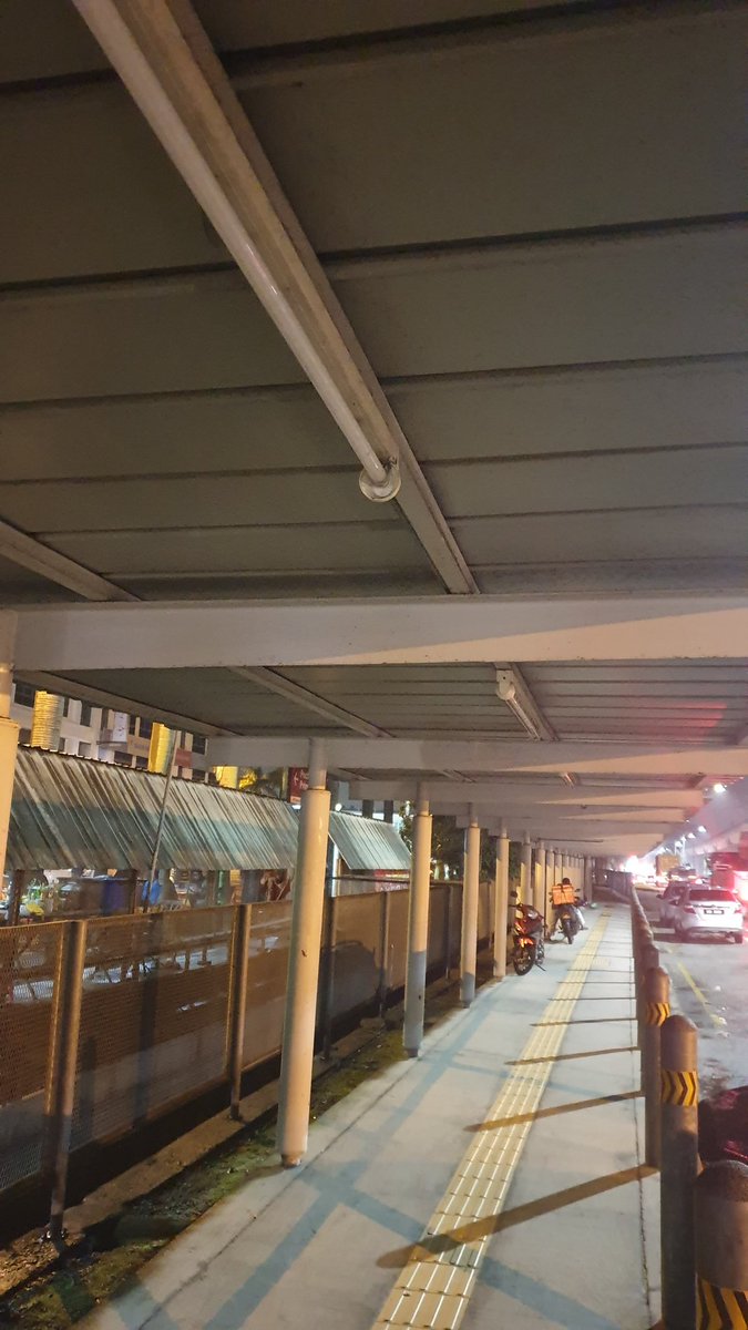 leejunhua's tweet photo. simple things like lightings also is not working. This is not rocket science la for your to maintain la @askrapidkl .... why every time need to tag @anthonyloke @APADchannel @MOTMalaysia then only u fix it!!! https://t.co/CkvPusMJbj
