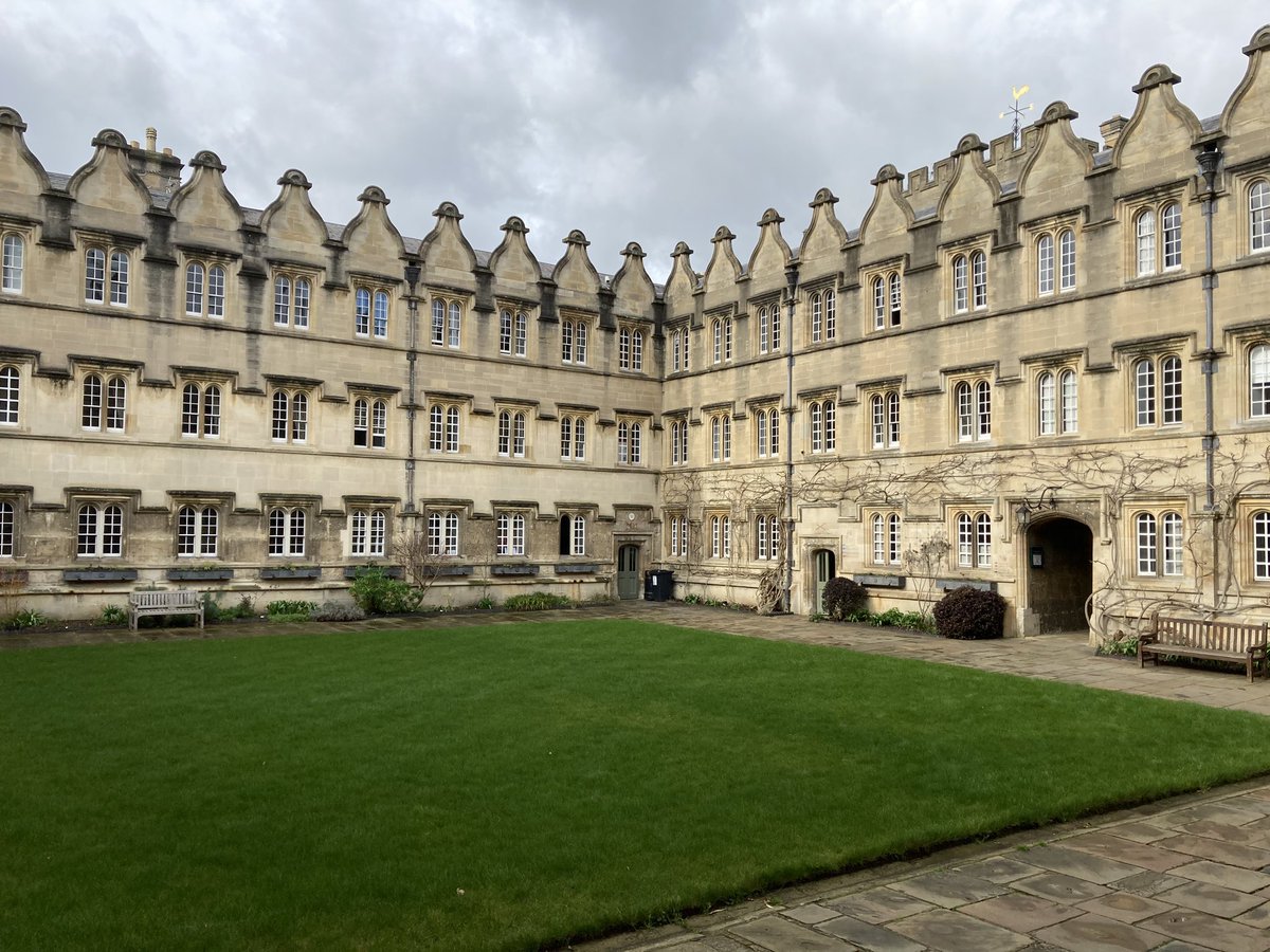 GregScannell07's tweet photo. @JesusOxford @UniofOxford Tours of @JesusOxford #TSPgraduation #JoinTheClub
#TheScholarsProgramme https://t.co/NjX01o4g5y