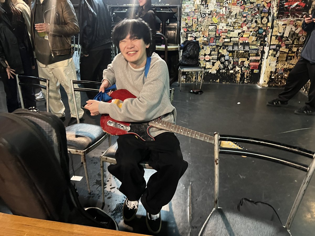UGTWO's tweet photo. 薄々感じていたけど、どうやら俺がアキさんから受け継いだテレキャスは皆の羨望の的だったらしい。phoneの影響力ハンパない。
もし俺がくたばったら、このギターはシティかボリさんに託すよ。あまりにも欲しがるから笑
だから2人とも俺より長生きしてね笑
#tatara
#texascommando
#phone
#ESP https://t.co/gmljL1sYhZ