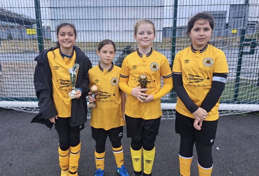 BUCFC's tweet photo. We pressed and looked menacing in possession. The whole team worked tirelessly and was great to see their decision making. The girls showed their individual dribbling abilities and the passing build up created many chances. Goals from Tilly, Darcy, Poppy and Louisa. 

2/4 @LWGFL1 https://t.co/735MTKjAF6