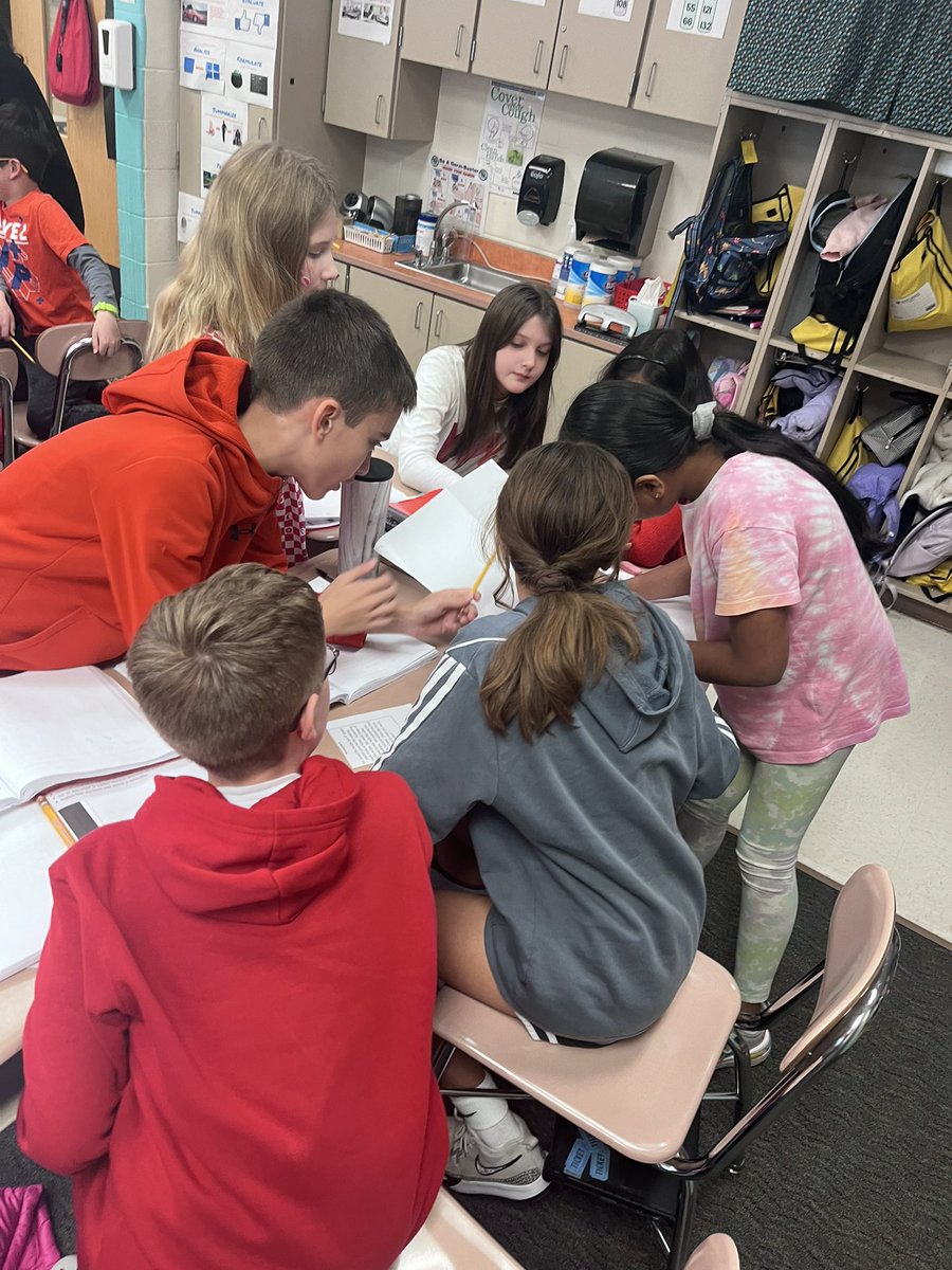 mrmohnsclassmpe's tweet photo. Collaboration to solve fractional word problems. Area models and number lines. https://t.co/8URzHzlROC