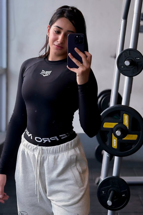 GGs7US7bwAAKMtx?format=jpg&name=900x900