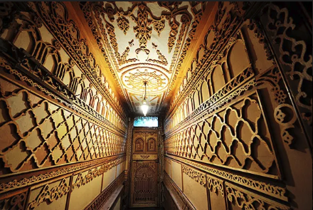 RawVisionMag's tweet photo. Kenyan-born artist Khadambi Asalache dedicated nearly 20 years to adorning his residence at 575 Wandsworth Road, London, with elaborate woodwork.
Book a visit at:
https://t.co/G2McBtbgg9
#KhadambiAsalache #outsiderart #artenvironment #artinlondon
Image courtesy The Guardian https://t.co/ZawTEFpM1H