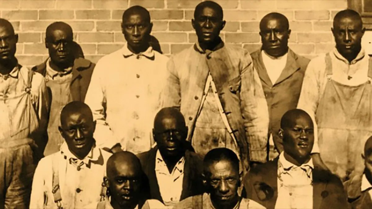 #OnThisDay in 1923, the U.S. Supreme Court ruled 6-2 that mob-dominated trials violated the due process clause of the 14th Amendment.
Black sharecroppers had gathered in a church at Elaine, Arkansas, to discuss fairer prices for their products. White men fired into the church,
