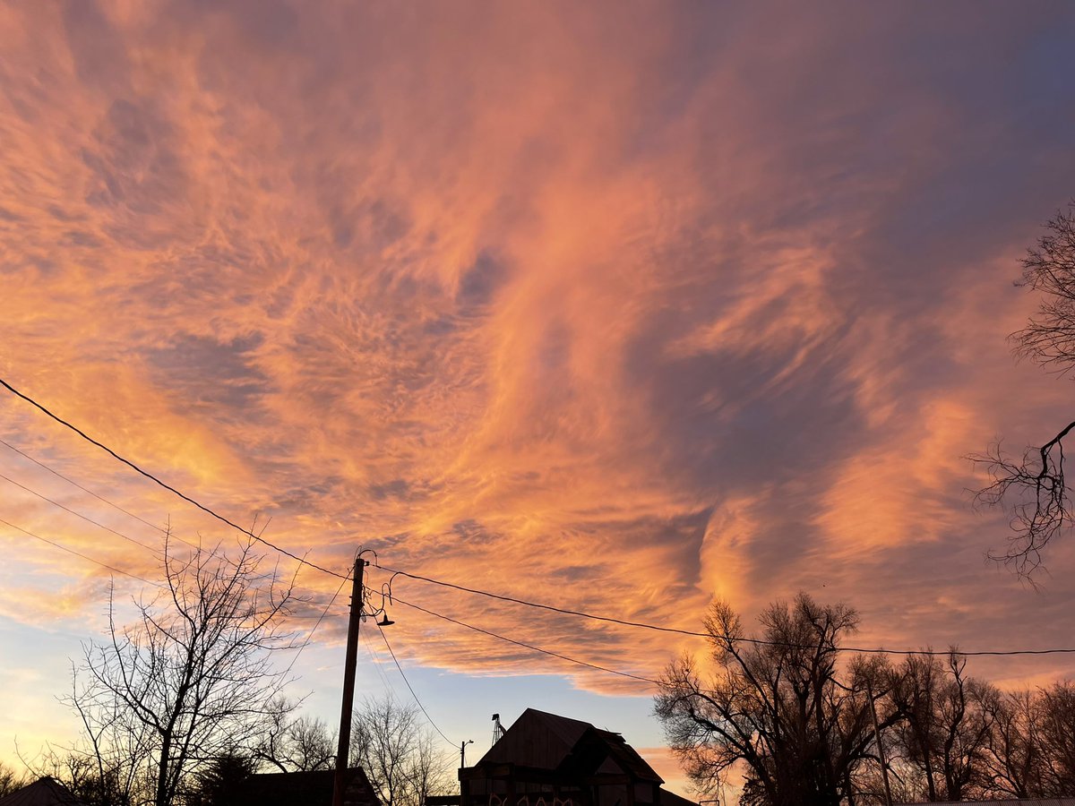 firefighter89's tweet photo. I love the sky this morning! #ButlerCountyNE #SurpriseNE @NWSOmaha @RustyLord https://t.co/cjHApoC8dm