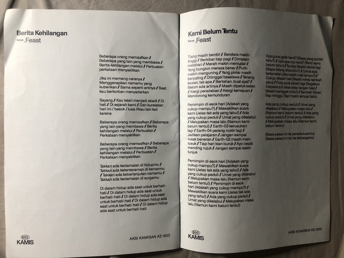 The @AksiKamisan 600 booklet contained lyrics of songs by @efekrumahkaca and @listentofeast plus the complete version of 'Indonesia Raya' as performed by the Suara Kamis 600 choir including members of ERK, .Feast, @salpriadi_ @bilalindrajaya and more: youtube.com/playlist?list=…